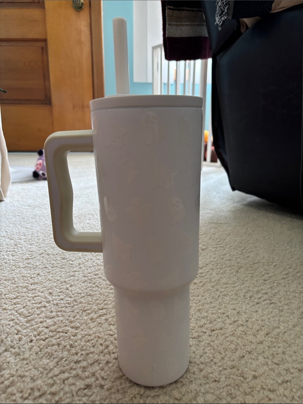 Simple modern White ghost Travel Mug with Handle and Straw